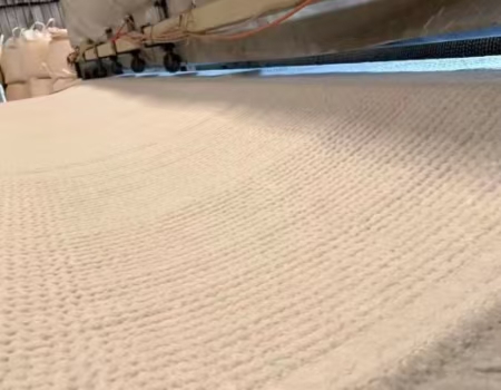 Wie wählt man die richtige geosynthetische Tondichtung für Absetzbecken in Kupferbergwerken aus?